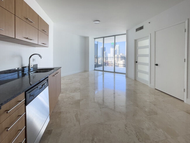 350 S Miami Ave, Unit #2509 in Miami, FL - Foto de edificio - Building Photo