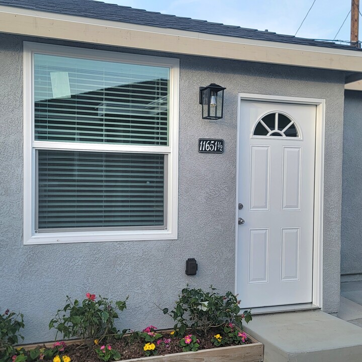 11649 Sunglow St in Santa Fe Springs, CA - Building Photo
