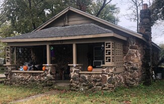 1618 W Chestnut St in Springfield, MO - Building Photo