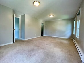 94 Dunne Ave in Canton, CT - Building Photo - Building Photo