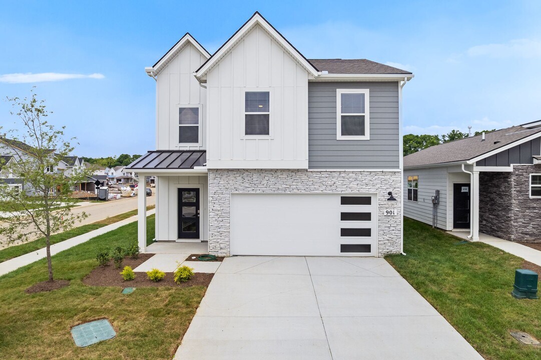 901 Brooklyn Crossing Rd in Gallatin, TN - Foto de edificio