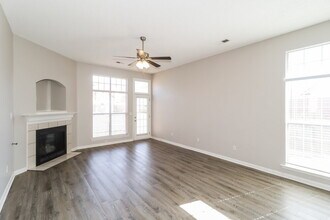 4844 Pine Forrest Dr, Unit 208 in Memphis, TN - Building Photo - Building Photo