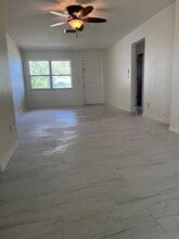 300 94th Ave N in St. Petersburg, FL - Building Photo - Building Photo