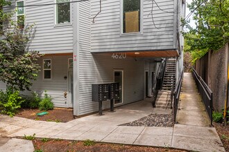 Savona Apartments in Portland, OR - Building Photo - Building Photo