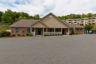 Canterbury House Apartments - Southgate in Southgate, KY - Building Photo - Building Photo