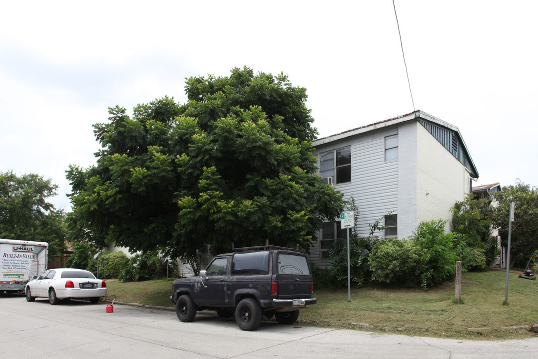 Audley Square Apartments in Houston, TX - Building Photo