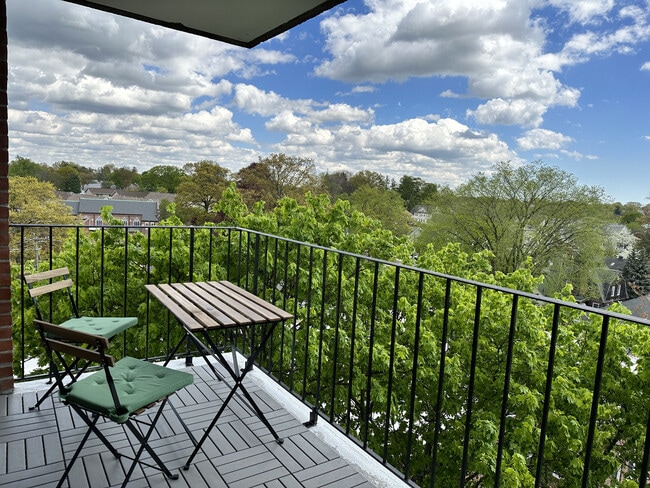 87 Glenbrook Rd, Unit 7E in Stamford, CT - Building Photo - Building Photo