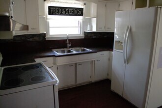 800 Hereford St in Glen Rose, TX - Building Photo - Building Photo