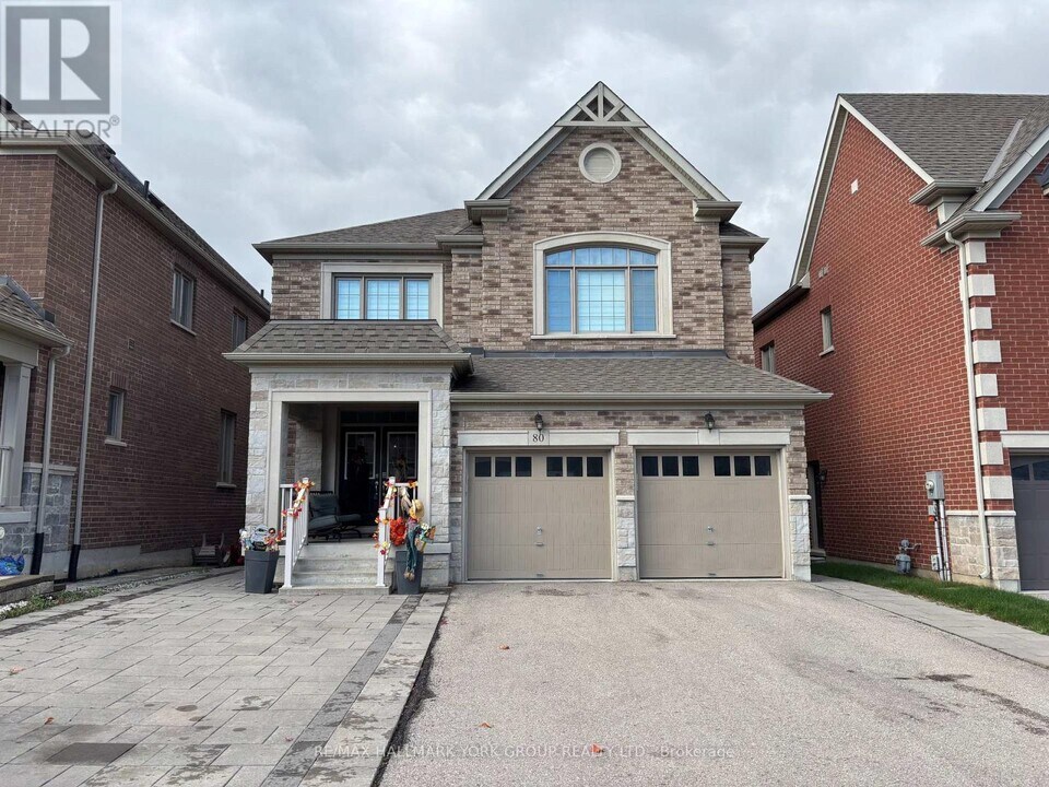80 Briarfield Ave in East Gwillimbury, ON - Building Photo