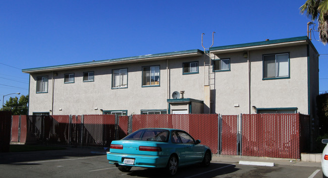 Grand Ave Villa in Sacramento, CA - Foto de edificio - Building Photo