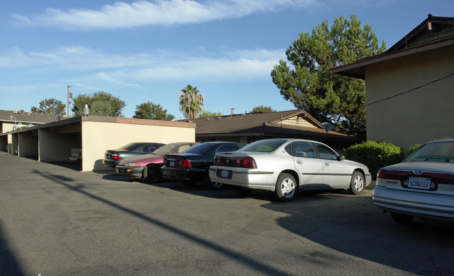 Fashion Park Apartments in Fresno, CA - Building Photo - Building Photo