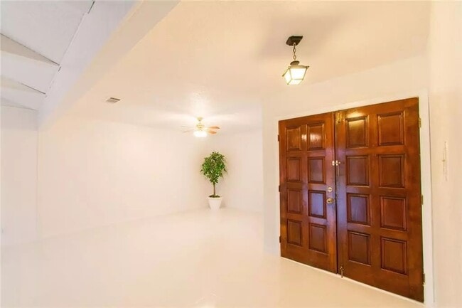 2137 Shady Grove Dr in Bedford, TX - Building Photo - Building Photo