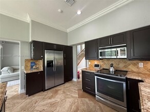 1070 Capistrano in Weston, FL - Building Photo - Building Photo