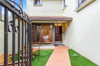10137 Costa Del Sol Blvd in Doral, FL - Building Photo - Building Photo