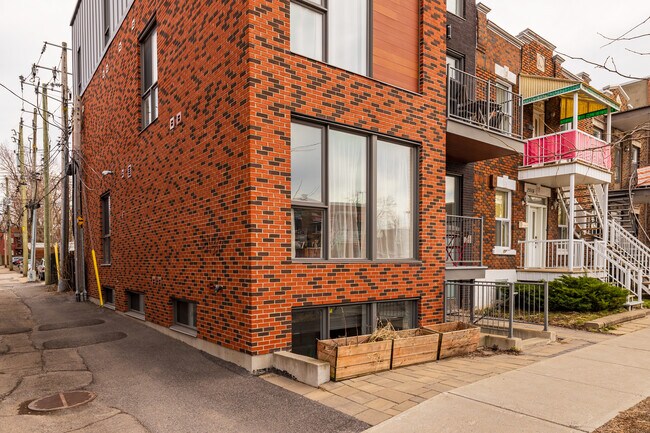 2518 Saint-Zotique St E in Montréal, QC - Building Photo - Building Photo