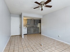 308 Ehlinger Dr in Bryan, TX - Foto de edificio - Building Photo