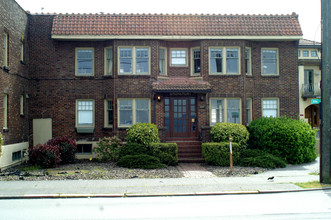 Shoremont Apartments in Seattle, WA - Building Photo - Building Photo