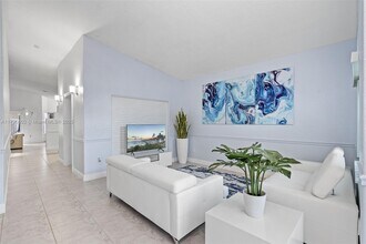 14162 NW 87th Ct in Miami Lakes, FL - Building Photo - Building Photo