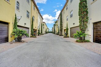 56 Via Floresta Dr in Boca Raton, FL - Building Photo - Building Photo