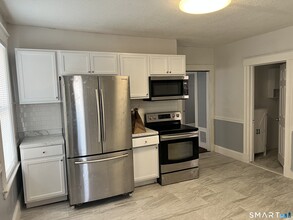 62 Rowe Ave in Hartford, CT - Building Photo - Building Photo