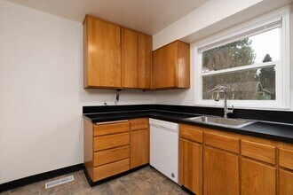 6136 NE Multnomah St in Portland, OR - Building Photo - Building Photo