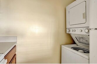 832 Twin Lakes Dr, Unit 1 in Coral Springs, FL - Building Photo - Building Photo