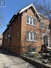 8 Avion Ave in Toronto, ON - Building Photo - Building Photo