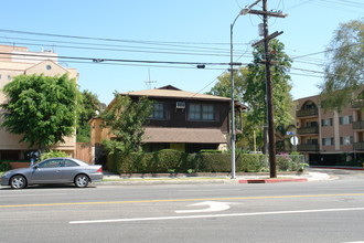 5052 Kester Ave in Sherman Oaks, CA - Building Photo - Building Photo