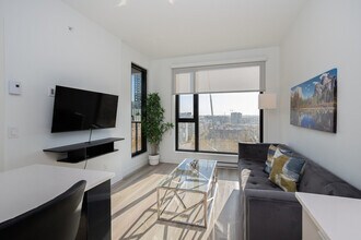 1350 Boul. René-Lévesque O in Montréal, QC - Building Photo - Building Photo