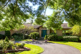 37 Kalliste Hill in Great Barrington, MA - Building Photo