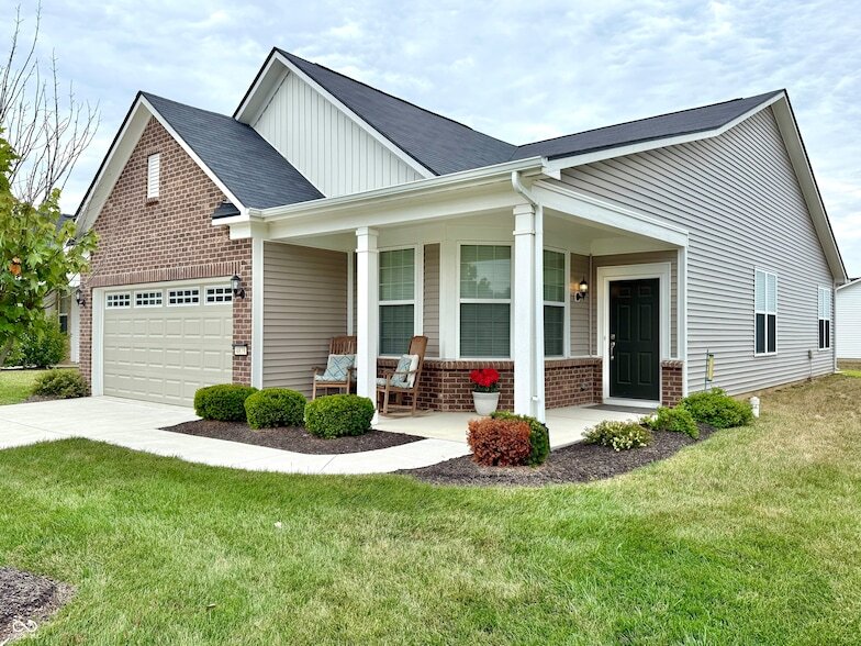 4879 Larkspur Dr, Unit 19-1400 in Plainfield, IN - Building Photo
