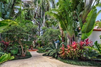 56 S Hibiscus Dr in Miami Beach, FL - Foto de edificio - Building Photo