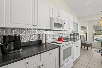 122 Lindsay Dr in Palm Coast, FL - Building Photo - Building Photo