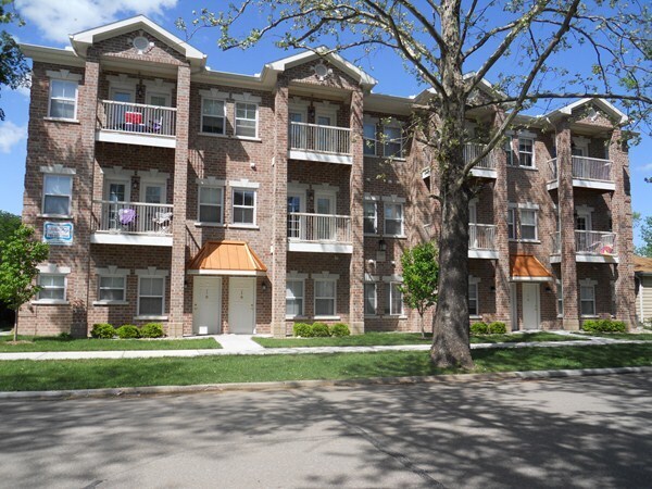 1210 Bertrand St in Manhattan, KS - Building Photo