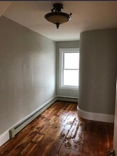 17 Highland Park in Uxbridge, MA - Foto de edificio - Building Photo