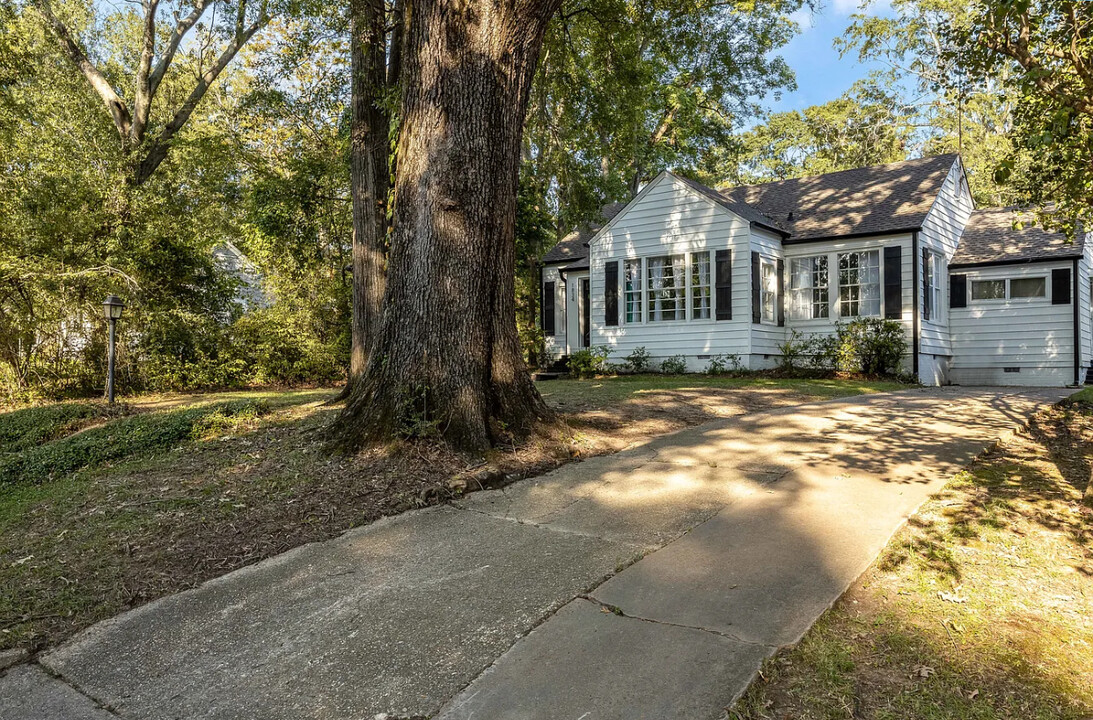 1834 Howard St in Jackson, MS - Foto de edificio