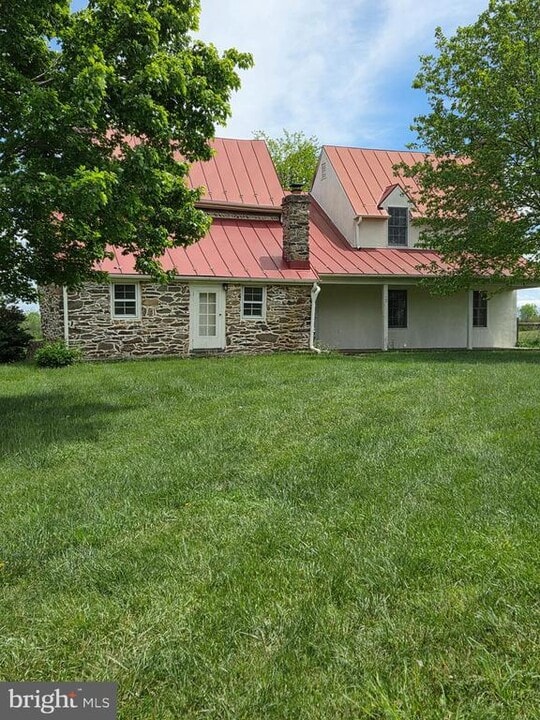 2565 Crenshaw Rd in Marshall, VA - Building Photo