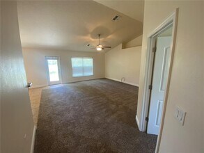 2201 Angel Fish Loop in Leesburg, FL - Building Photo - Building Photo