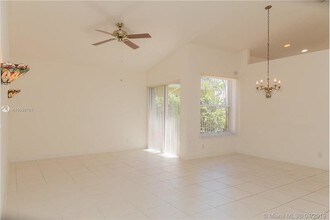 3832 SW 53rd St-Unit -3832 in Fort Lauderdale, FL - Foto de edificio - Building Photo