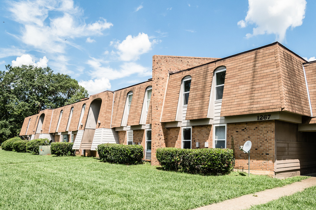 Kensington Manor Apartments in Montgomery, AL - Foto de edificio