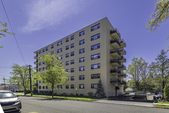 Terrill Manor in Hackensack, NJ - Foto de edificio - Building Photo