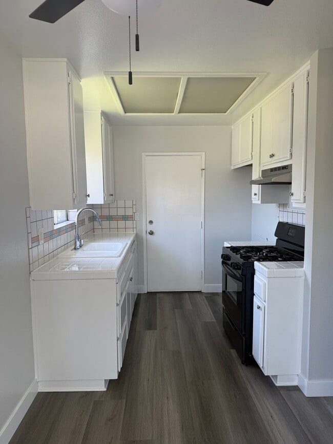 23323 Anchor Ave in Carson, CA - Building Photo - Building Photo