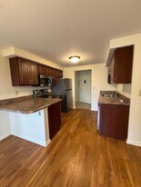 8899 New Country Dr in Cicero, NY - Building Photo