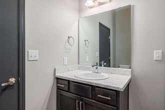 The Crossings at East Cherry in Springfield, MO - Foto de edificio - Building Photo