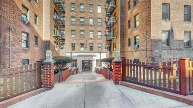 66-15 Wetherole St in Queens, NY - Building Photo - Building Photo