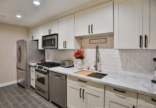 17168 Newhope St, Unit 17168 Newhope St. #111 in Fountain Valley, CA - Building Photo - Building Photo