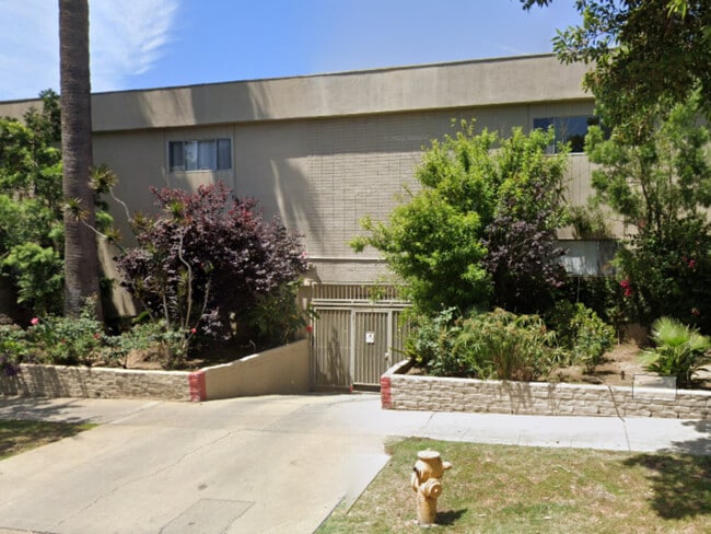 1031 N Harper Ave