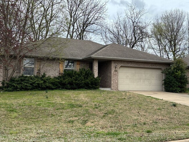 property at 4312 S Hemlock Ave