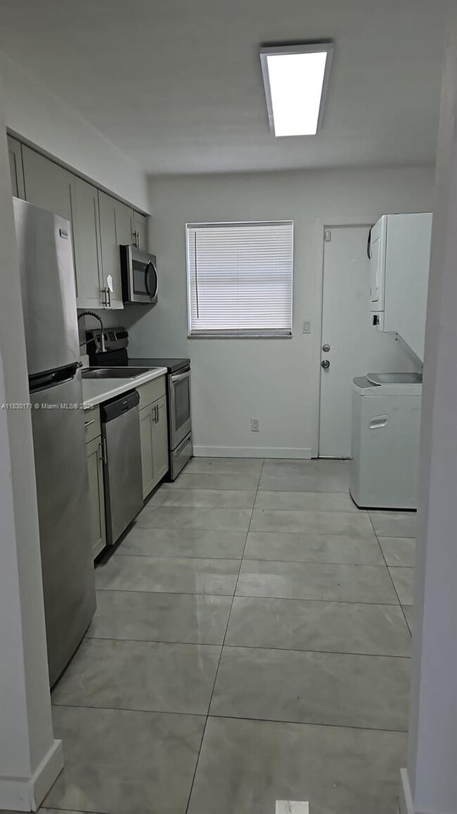 1051 NW 27th Ave