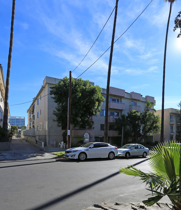 1626 N Poinsettia Pl in Los Angeles, CA - Foto de edificio